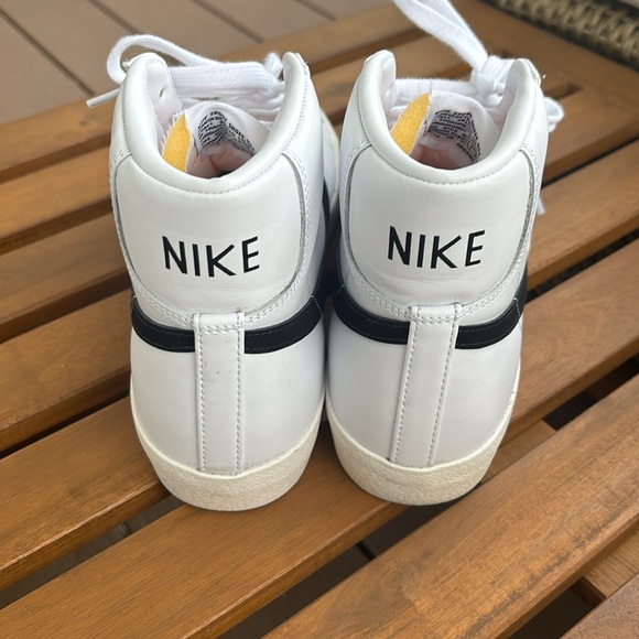 Nike blazers mid ‘77. Leather upper. Size 10 Women. White w/black Nike swoosh. - Picture 3 of 5